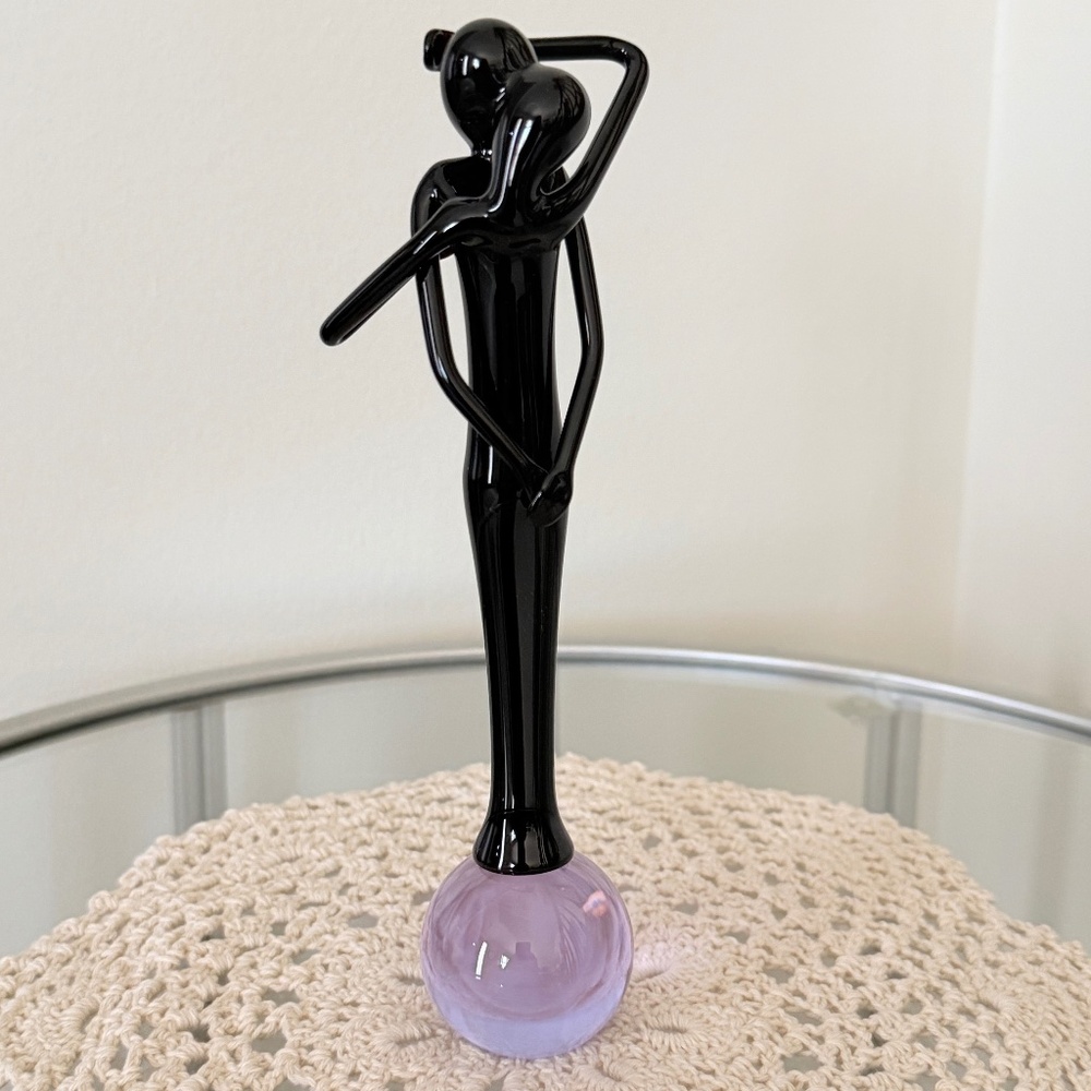 Murano Glass Figurine Depicting a Couple in an Embrace Lovers Black on Purple